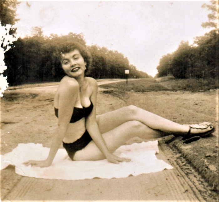 1954 Faye Posed